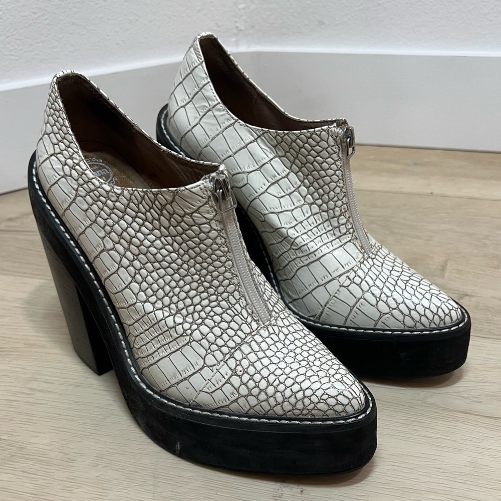 Jeffery Campbell Flink Pointy white croc boot